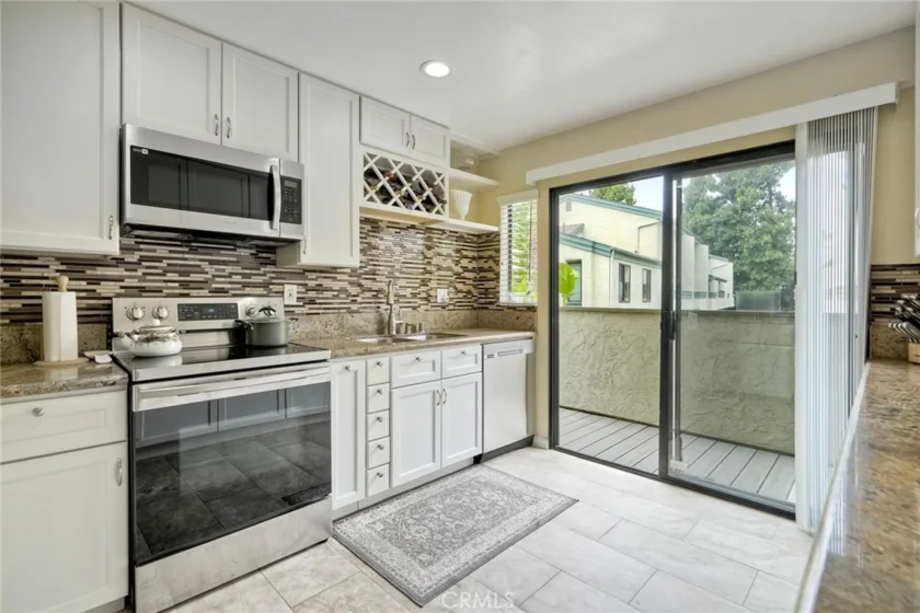 3304 Caminito Eastbluff #143 photo 9