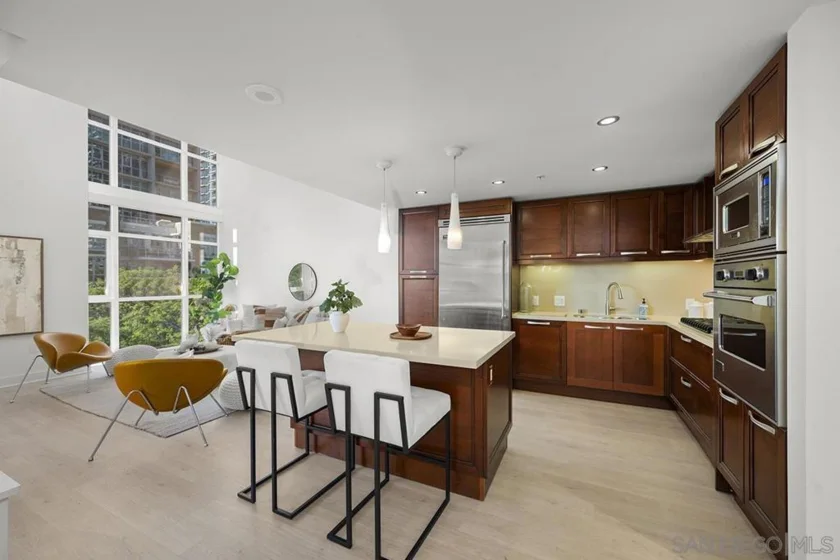1325 Pacific Highway #313 photo 54