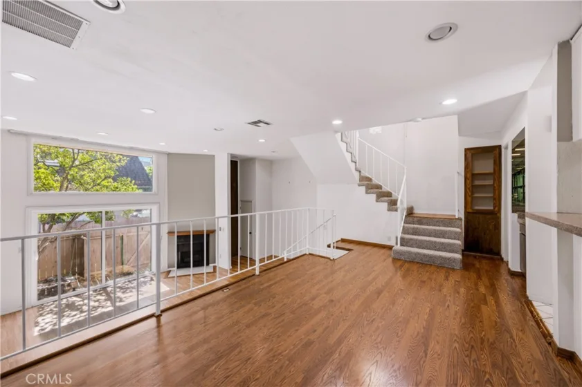 17943 Magnolia Boulevard #16 photo 5