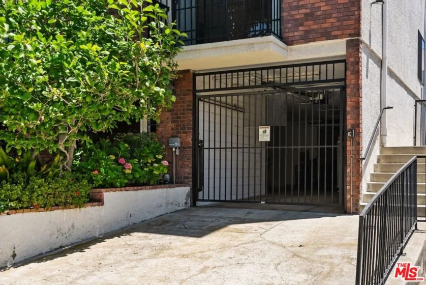 10620 Eastborne Avenue #102 photo 27