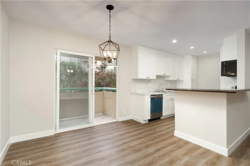 5320 Zelzah Avenue #201 photo 4