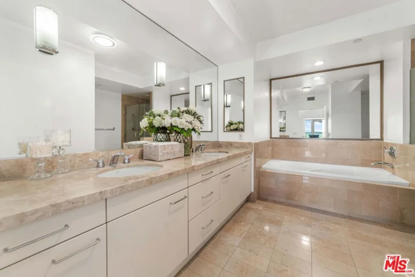 13600 Marina Pointe Drive #1904 photo 11