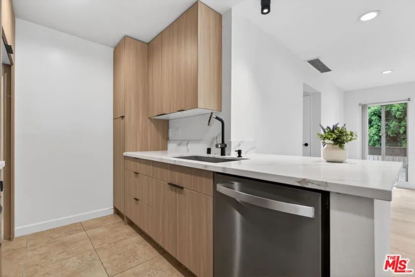 8601 International Avenue #122 photo 1
