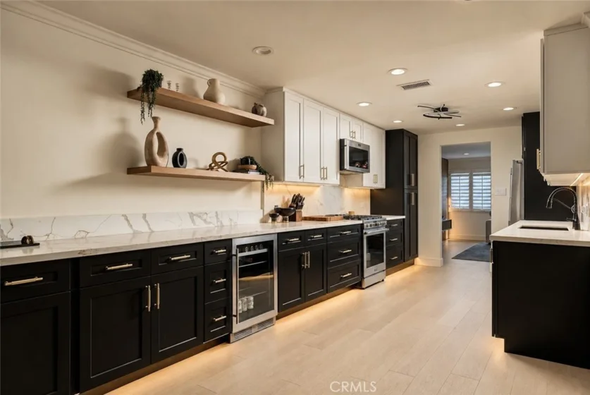 5315 Yarmouth Avenue #104 photo 14