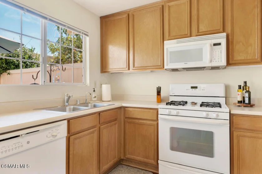 19208 Hamlin Street #4 photo 13