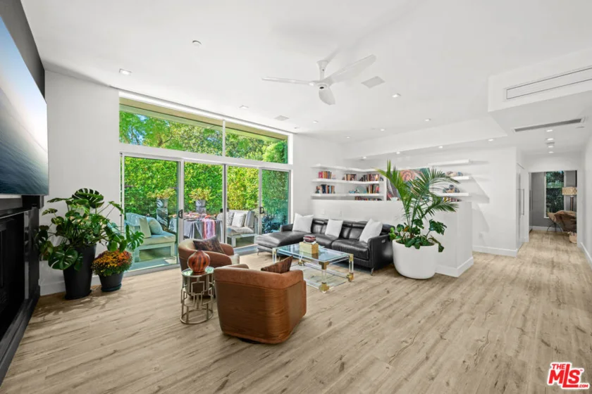 1250 N Harper Avenue #401 photo 1