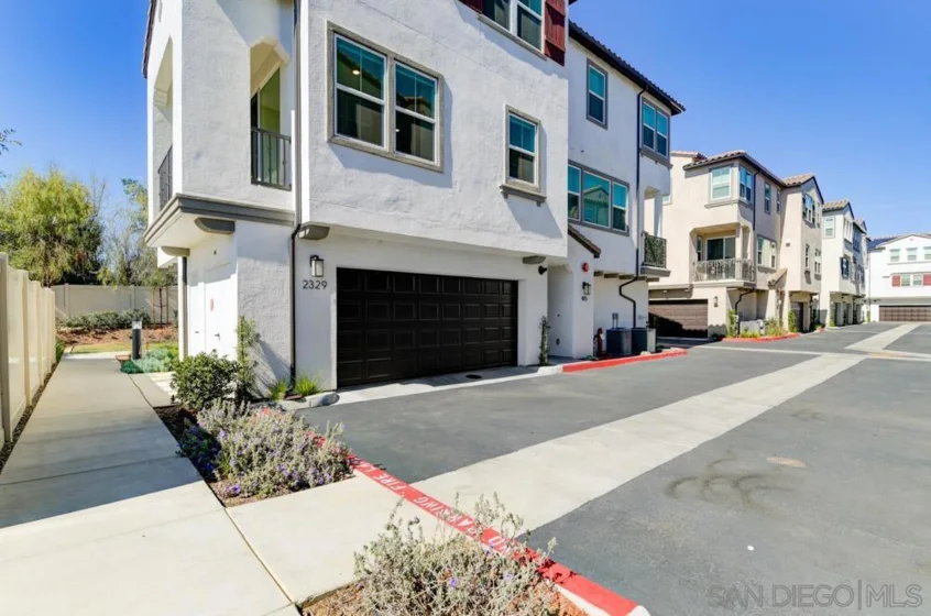 2329 Columba Glen photo 1