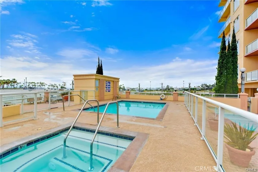 488 E Ocean Boulevard #105 photo 17