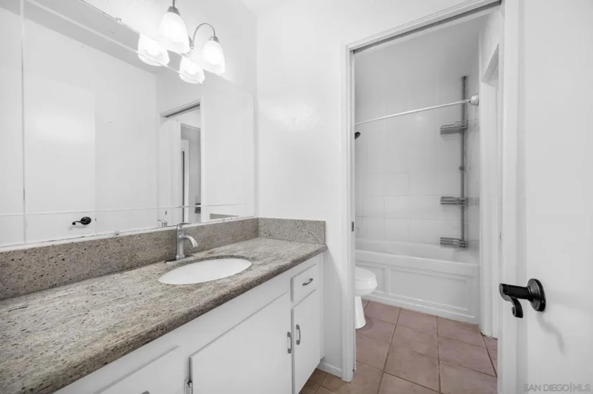 687 Ascot Drive #H photo 8