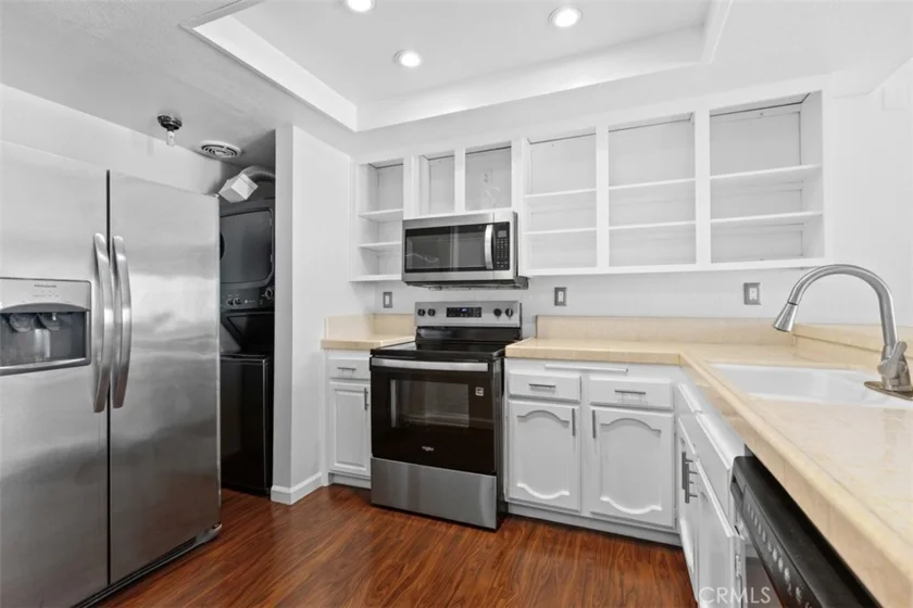 7215 Apricot photo 15