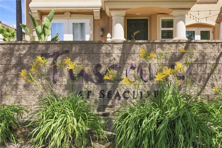 7244 Lisamarie Court photo 4