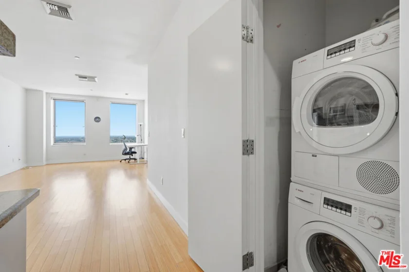 3810 Wilshire Boulevard #1609 photo 5