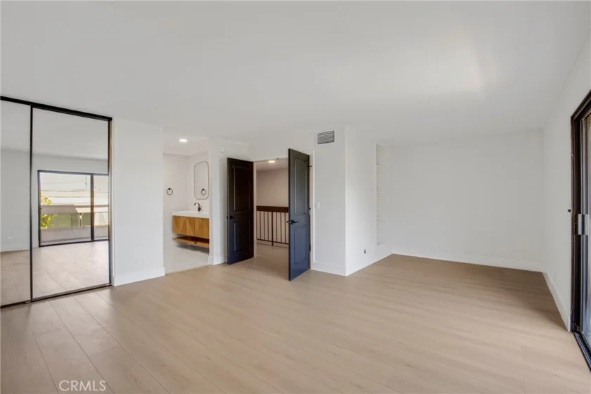 17150 Burbank #23 photo 17