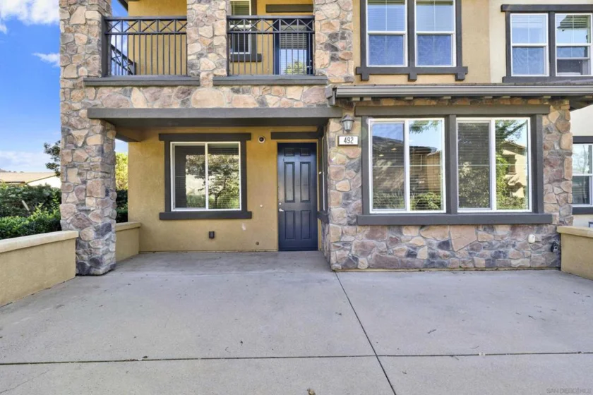492 Prosperity Drive photo 2