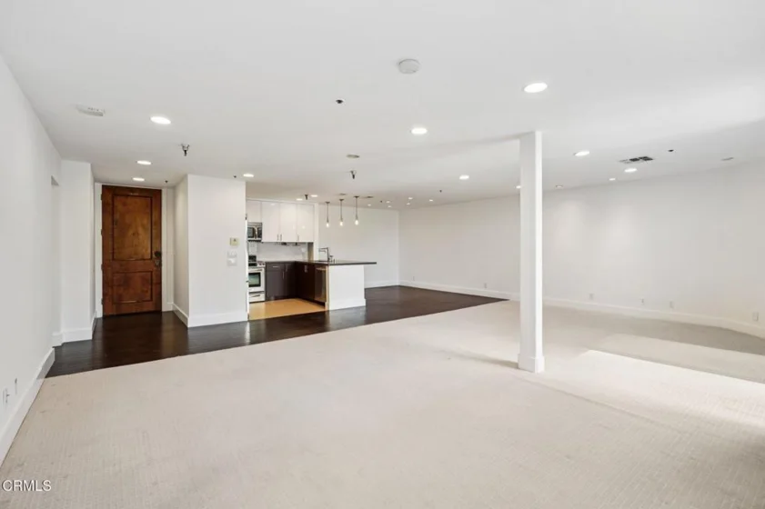 121 S Hope Street #408 photo 20