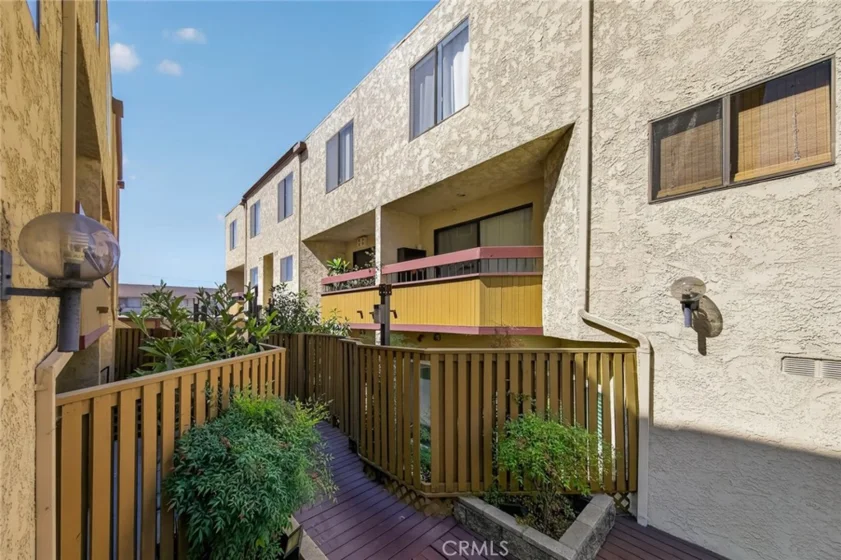 1026 S Marengo Avenue #2 photo 36