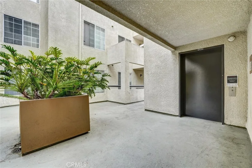 5500 Owensmouth Avenue #122 photo 4