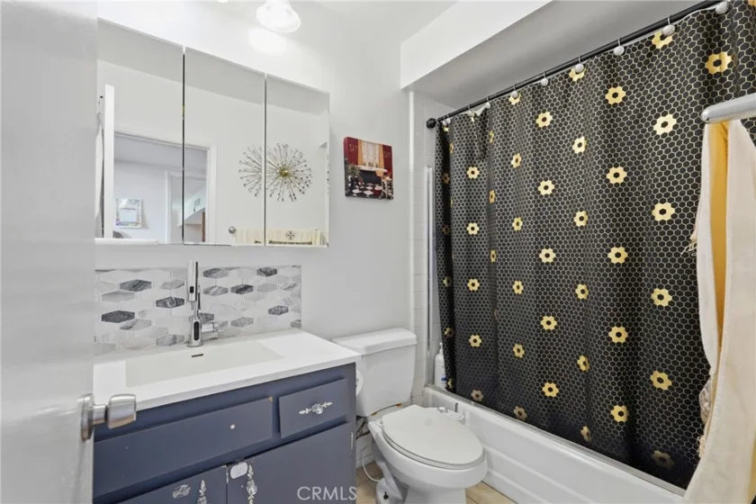 5429 Newcastle # 303 photo 15