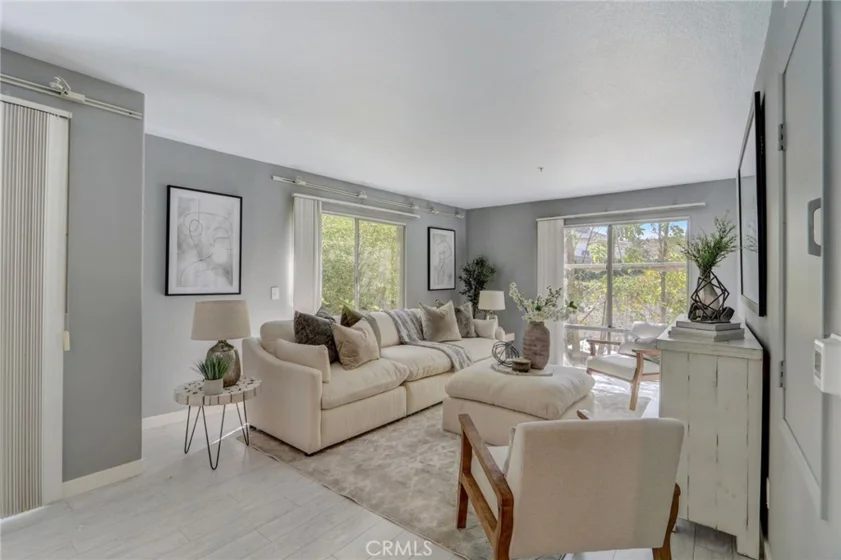 650 Kelton Avenue #303 photo 1