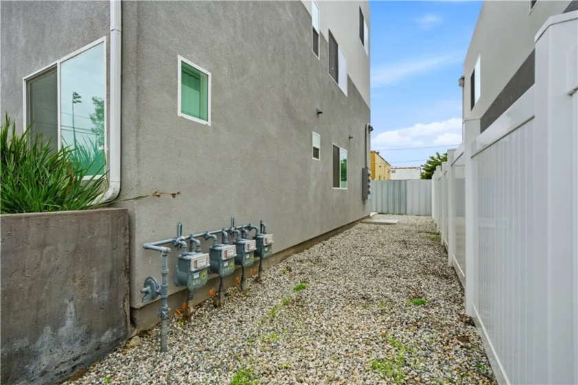 6919 S Menlo photo 16