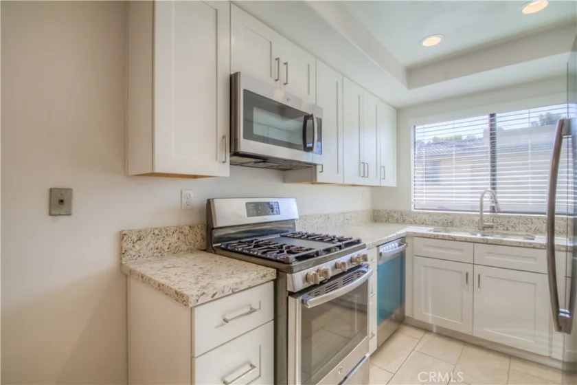 25261 Tanoak photo 15