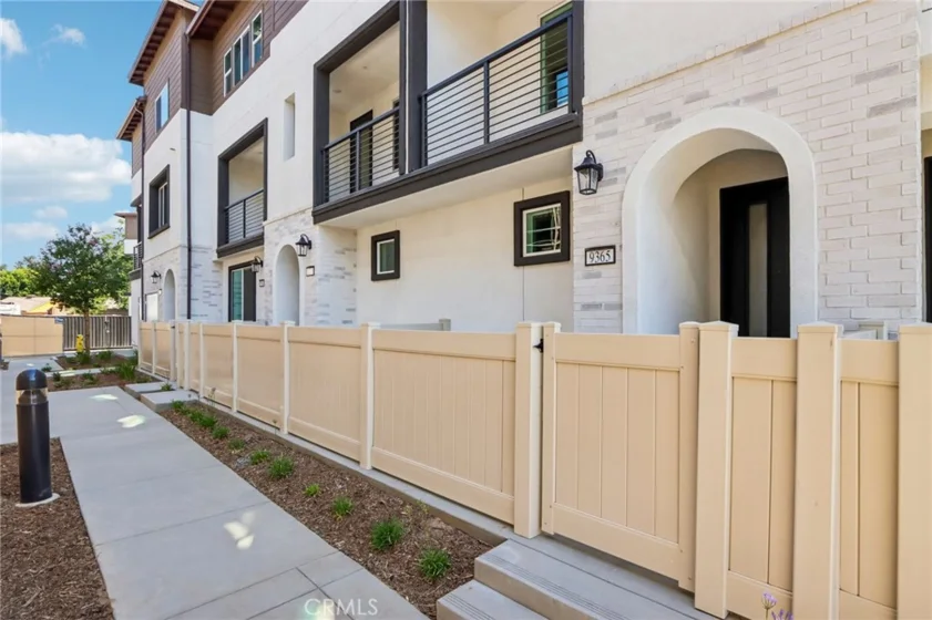 9563 Hannah Way photo 1