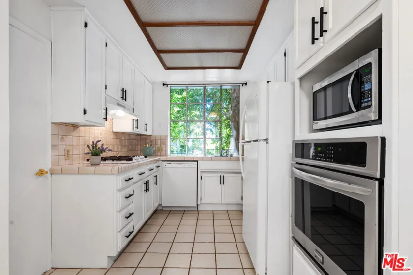 1375 Kelton Avenue #104 photo 3