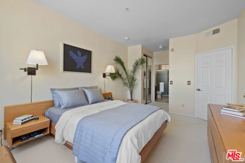 1522 S Saltair Avenue #304 photo 5