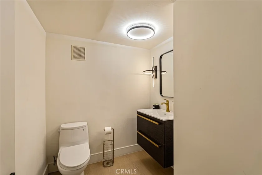 5315 Yarmouth Avenue #104 photo 15