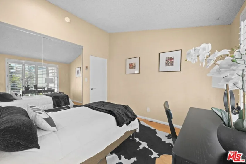 5951 Canterbury Drive #20 photo 13