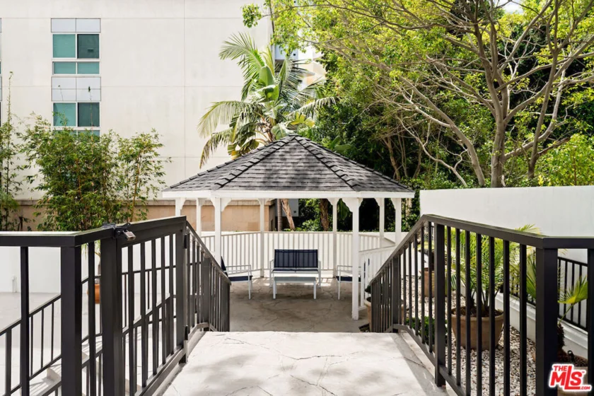 10551 Wilshire Boulevard #403 photo 21