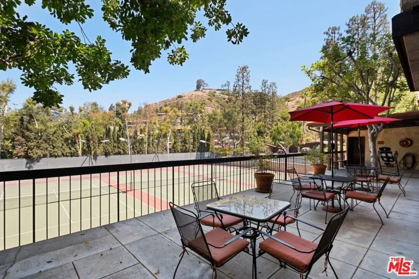 2700 Cahuenga Boulevard #4303 photo 28