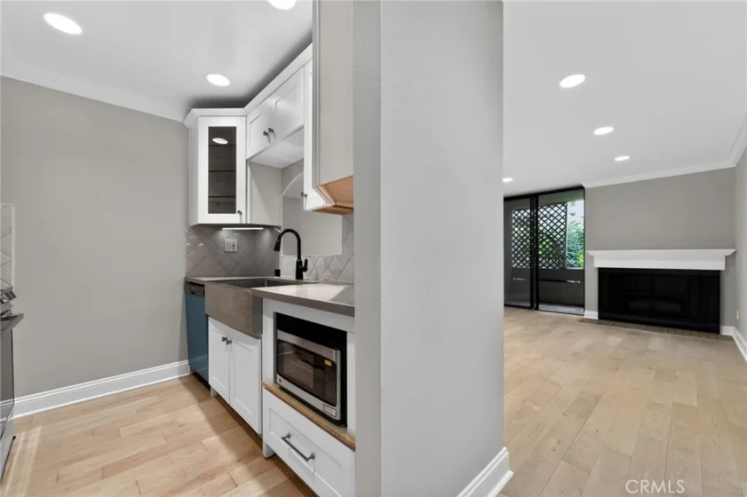 750 N Kings #114 photo 16