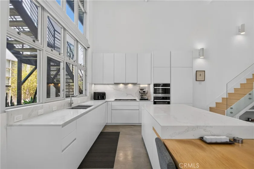 1037 N Laurel Avenue #1 photo 3