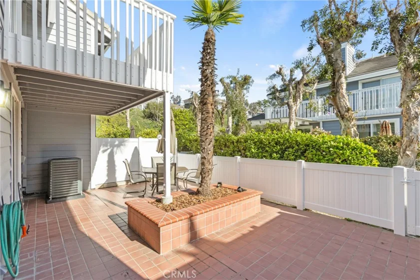 12 Pickney Close photo 1