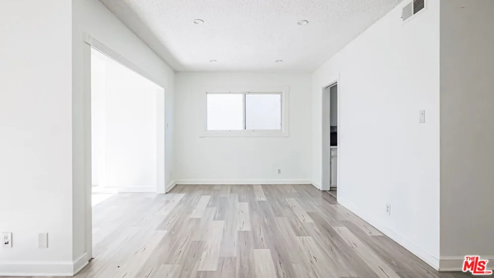 1525 N Hayworth Avenue #204 photo 40