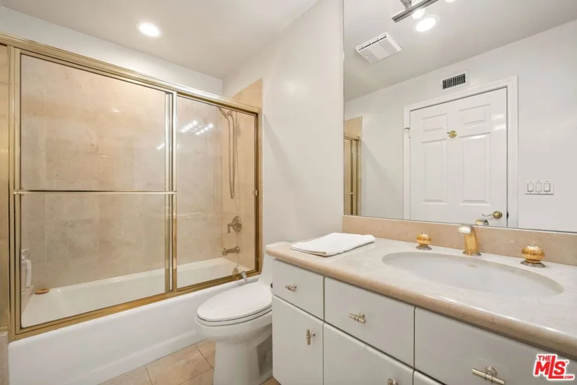121 N Almont Drive #201 photo 28