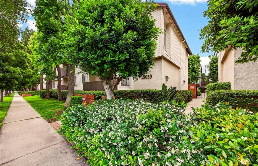 15020 Victory Boulevard #104 photo 21