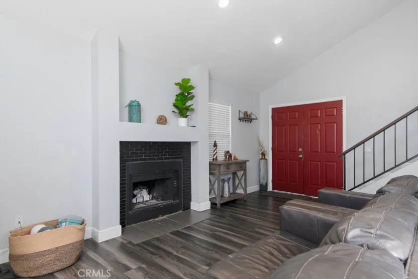 27035 Winchester Creek Avenue photo 9