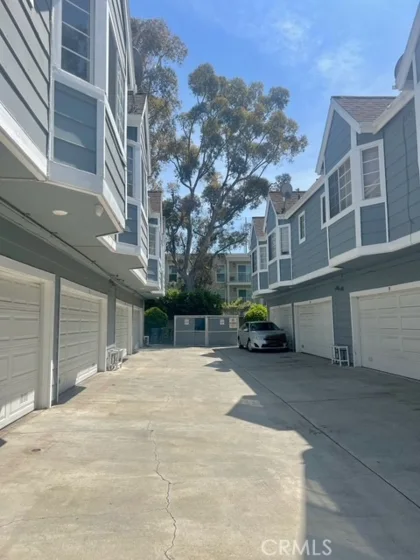 812 Inglewood photo 1