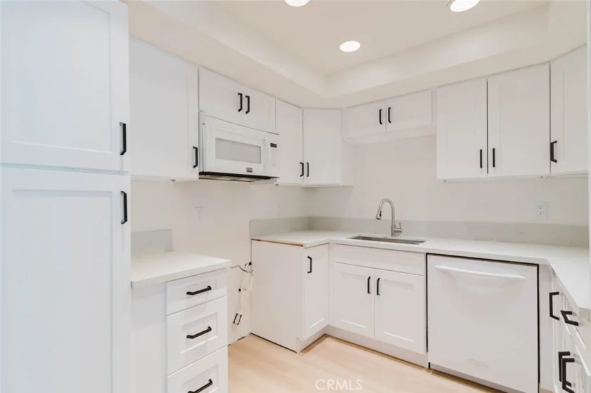 620 N Kenwood Street #208 photo 9