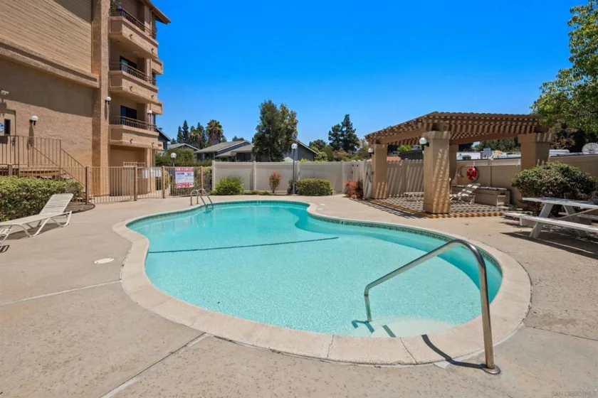 5649 Lake Park #102 photo 31