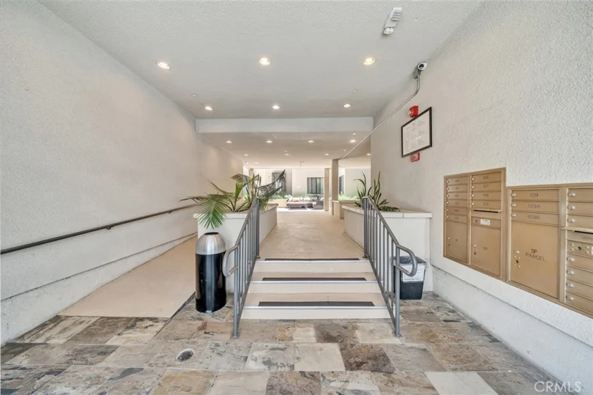 230 S Jackson #206 photo 17