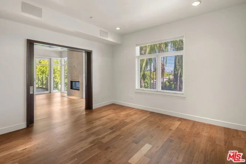 447 N Doheny Drive #305 photo 26