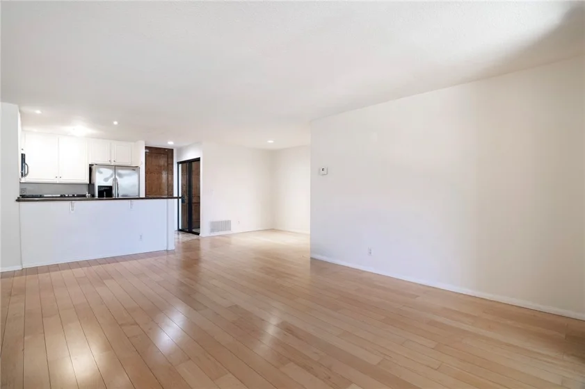 121 S Hope Street #333 photo 2