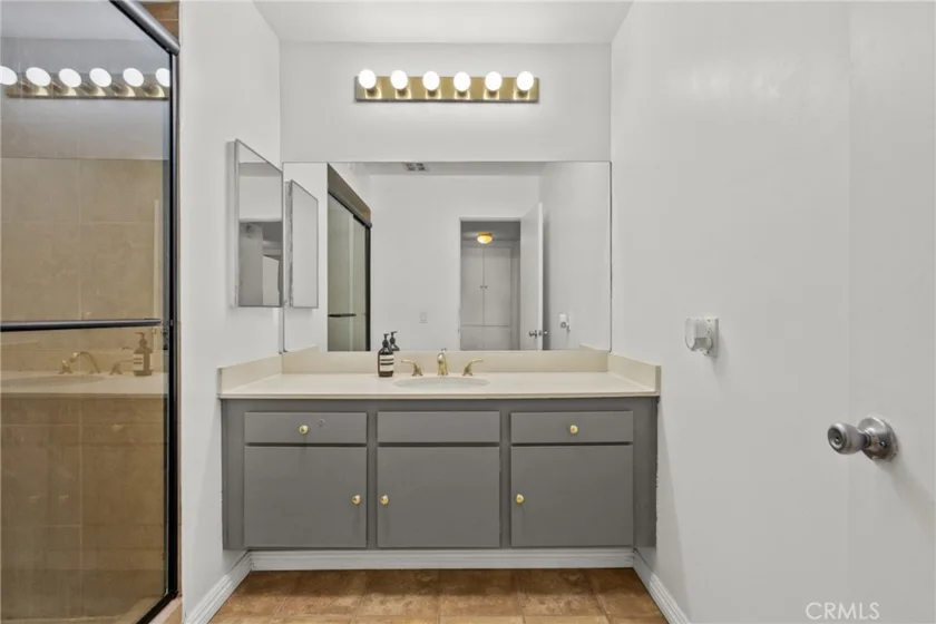 5454 Zelzah Avenue #309 photo 16