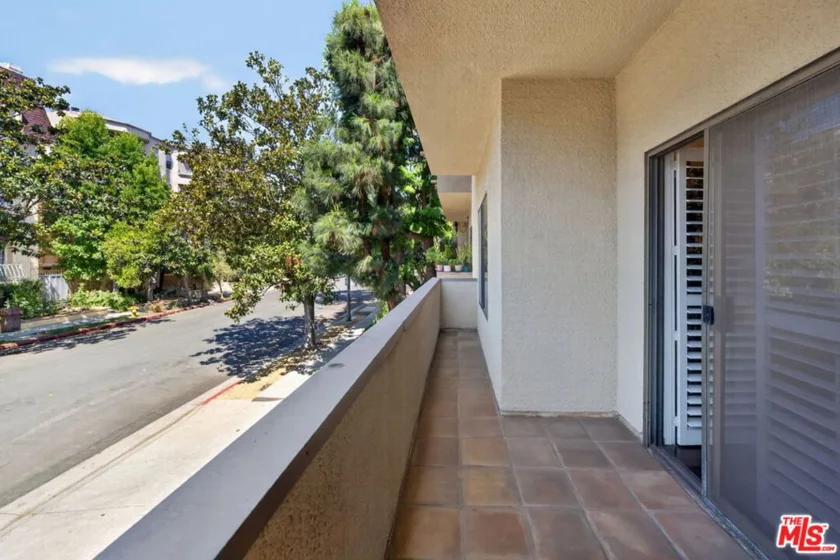 1944 Glendon Avenue #110 photo 12