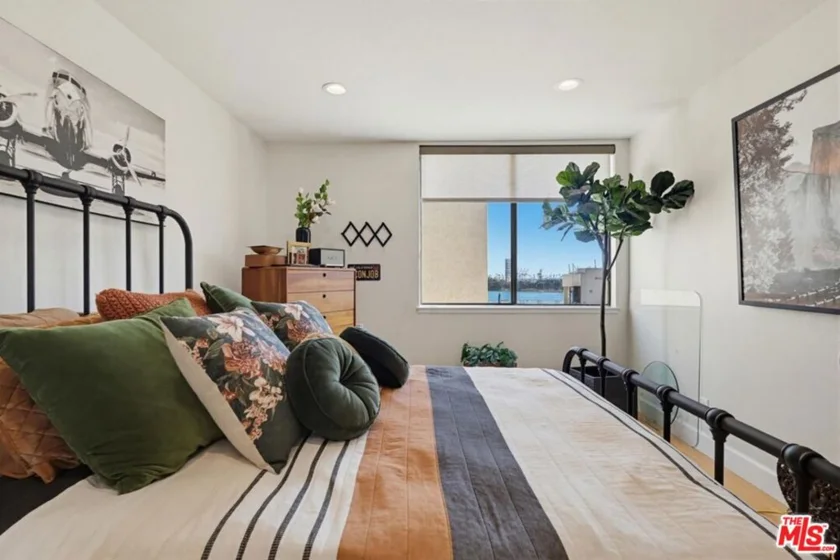 1140 E Ocean Boulevard #220 photo 29
