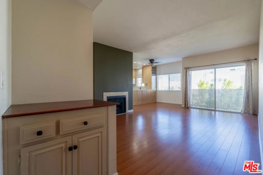 5135 Zelzah Avenue #305 photo 7