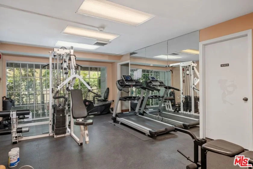 1375 Kelton Avenue #104 photo 23